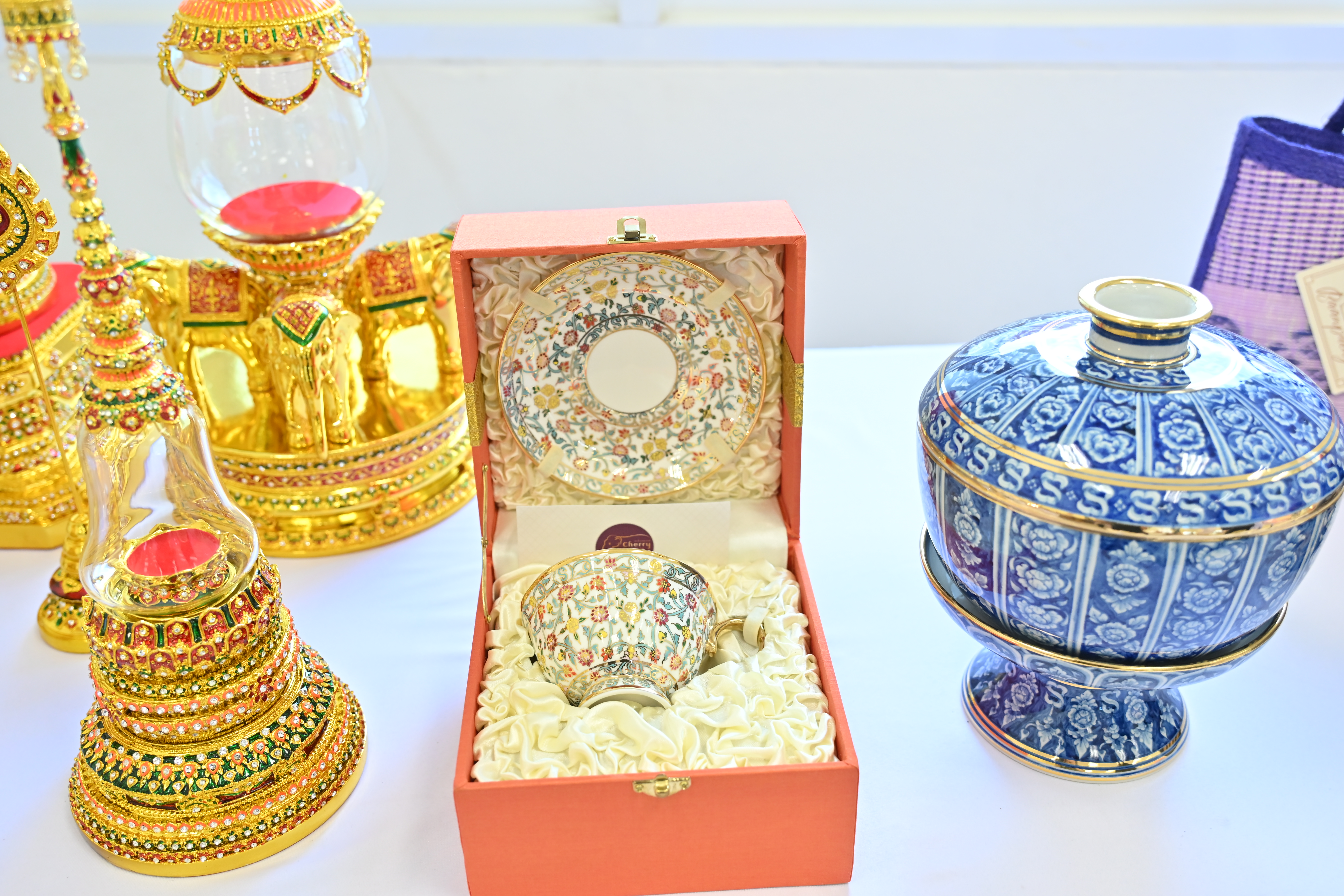 title - ส.ป.ก.นครปฐม เข้าร่วมพิธีมอบแบบลายผ้าพระราชทาน ประจำปี 2569